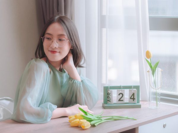 苏晚青在午后窗边整理零散资讯笔记，把玩美玩媚第一季在线观看相关公开信息改写成通顺说明稿